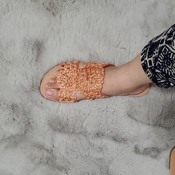 Qupid flower knit pattern sandals - Picture 7 of 7